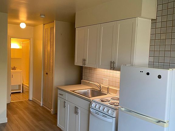 5th image of 333 W 8th Ave APT C2