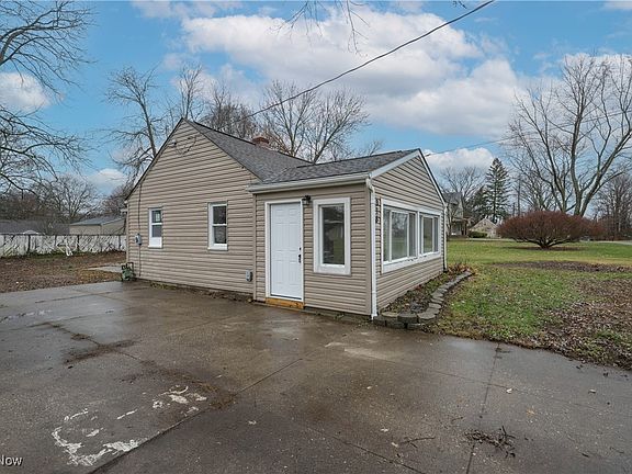 3rd image of 316 W Ingleside Dr