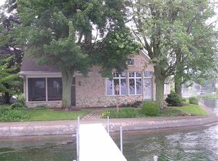 8721 E Sunset Ln, Syracuse, IN