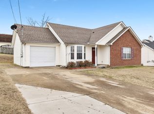 1223 Akins Ridge Dr, La Vergne, TN 37086