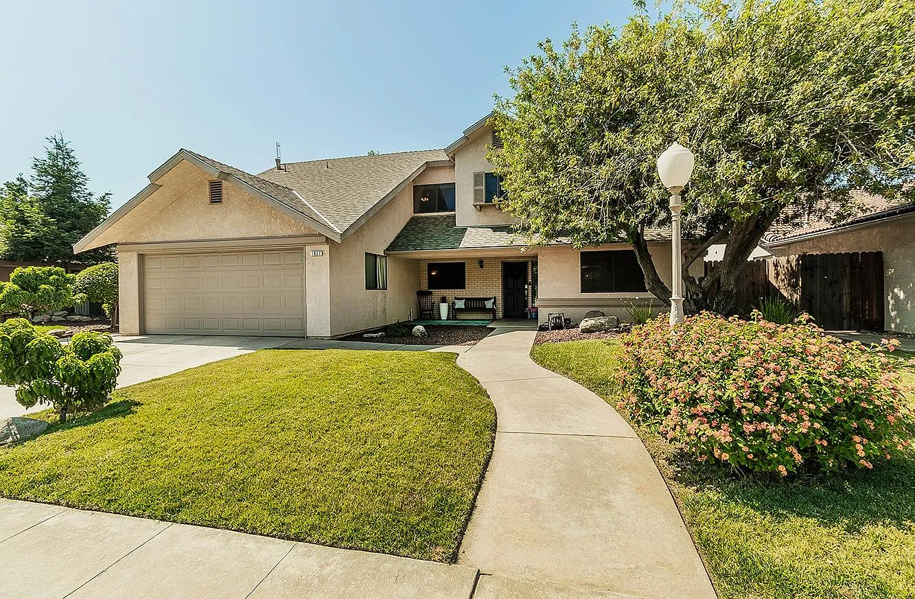 1837 E Deyoung Dr photo 1