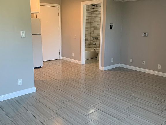 3rd image of 12036 Saticoy St #106