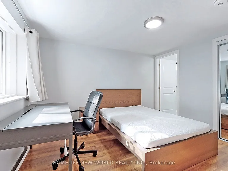 3954 Selkirk Pl #WALKOUT BASEMENT — Photo 12