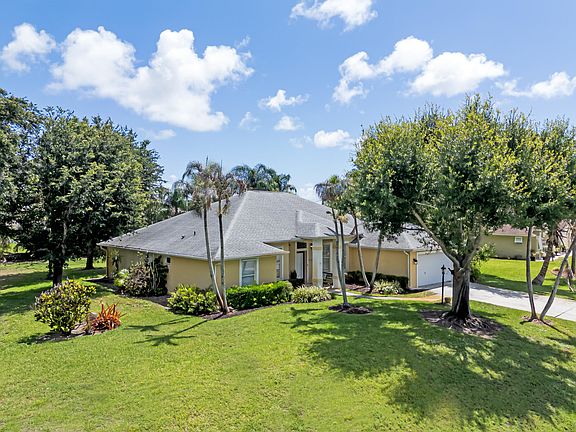 2nd image of 2017 SE Allamanda Drive