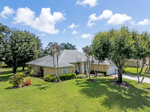 2017 SE Allamanda Drive, Port St Lucie, FL 34952