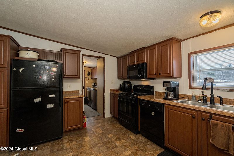 5th image of 270 Hall Hill Road