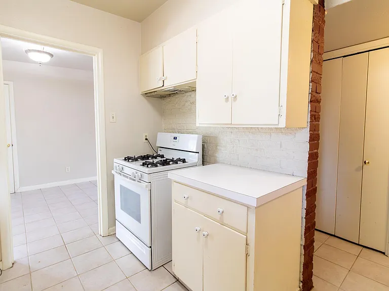 609 W Texas Ave — Photo 14