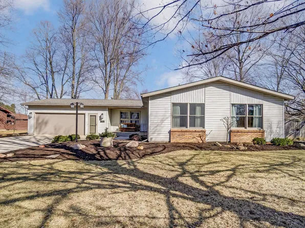 1210 Mark Dr, Auburn, IN 46706