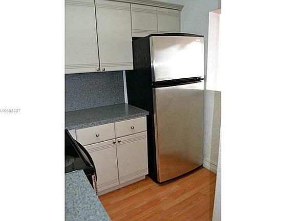 3rd image of 820 Euclid Ave APT 103