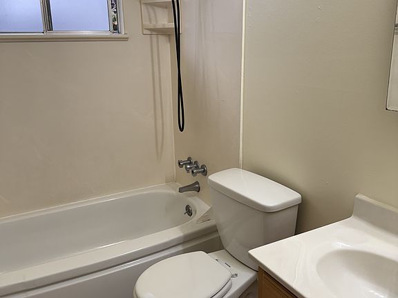 4th image of 2735B Humboldt Ave