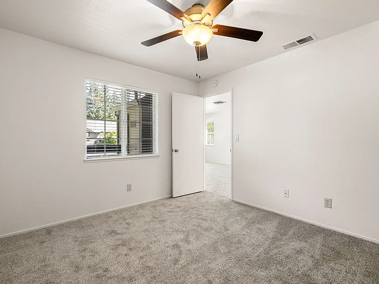 Amanda Place Apartments — Photo 78