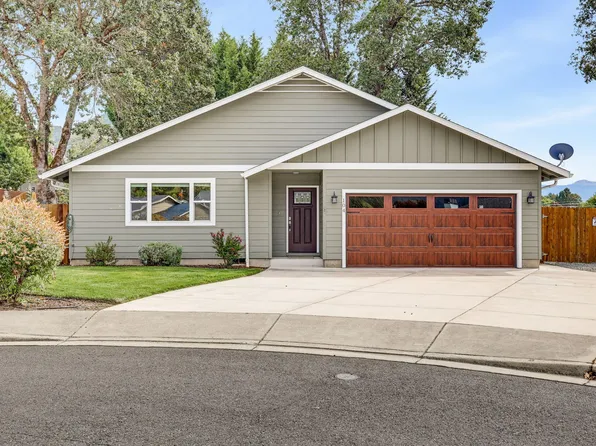 104 Vista Cir, Rogue River, OR 97537