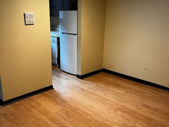 3rd image of 180 E Park Ave APT 1C