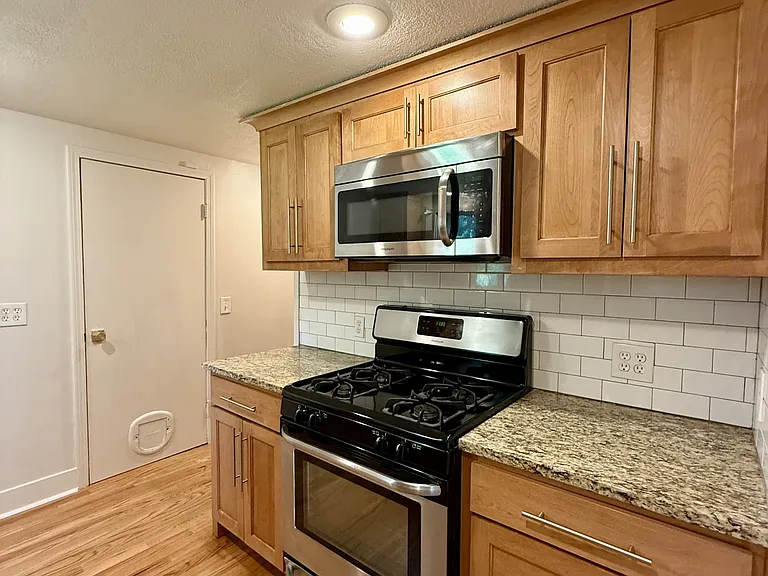 7724 Walnut St — Photo 16