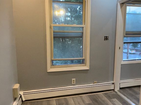 3rd image of 41 Garfield Ave Floor 2