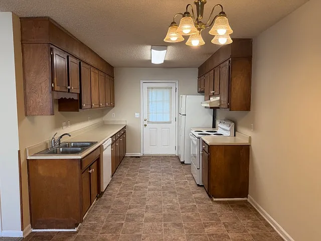 2 bed, 1013 sqft, $1,100 — Photo 2