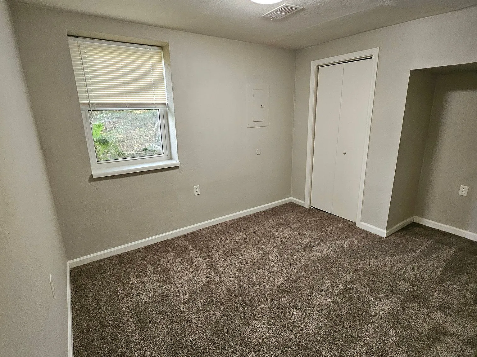 Modern Makeover in KCMO Renovated, Pet-Friendly & Ready for You! — Photo 4