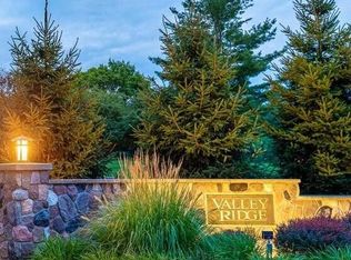 7277 Weathersfield Ct NE, Ada, MI 49301