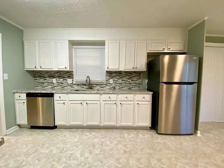 105 Park Ln — Photo 9