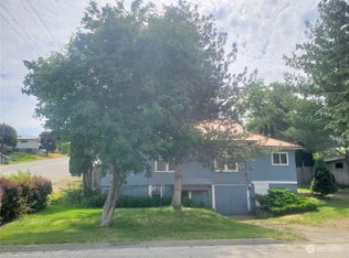 106 E 4th St, Tonasket, WA 98855