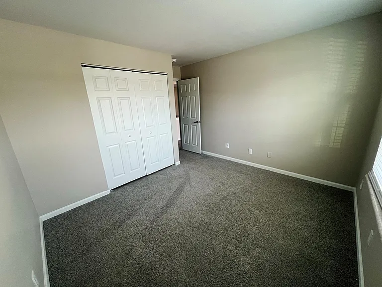 Country Club Place Apartments — Photo 13