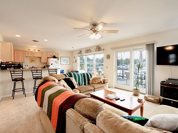 3rd image of 132 Dunkley Ave Unit 3
