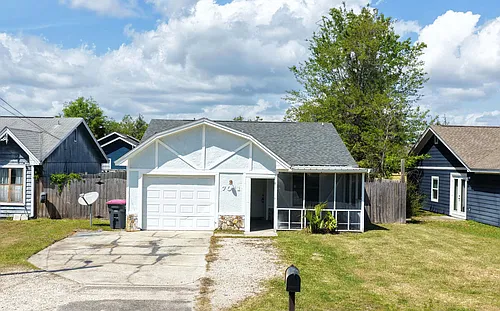 7011 Lois St Photo 1