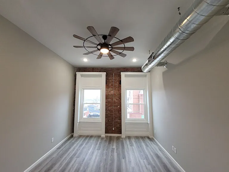 116 W Main St — Photo 2