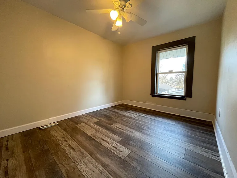 2528 Parkwood Ave — Photo 10