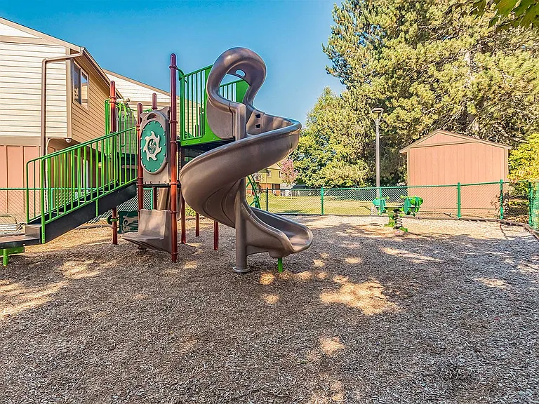 39501 Evans St — Photo 6