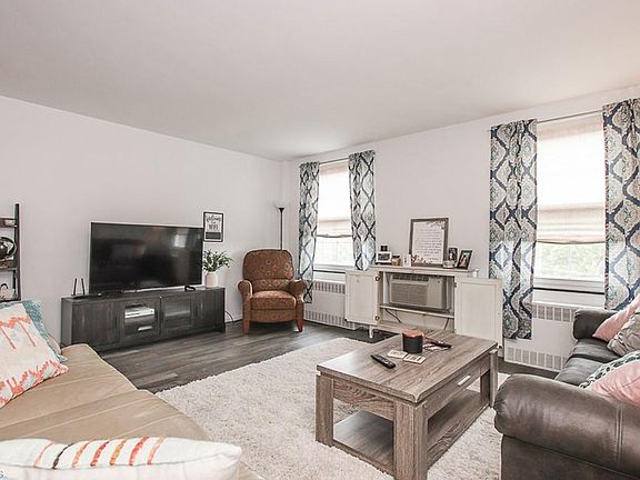 4th image of 19201 Van Aken Blvd APT 509