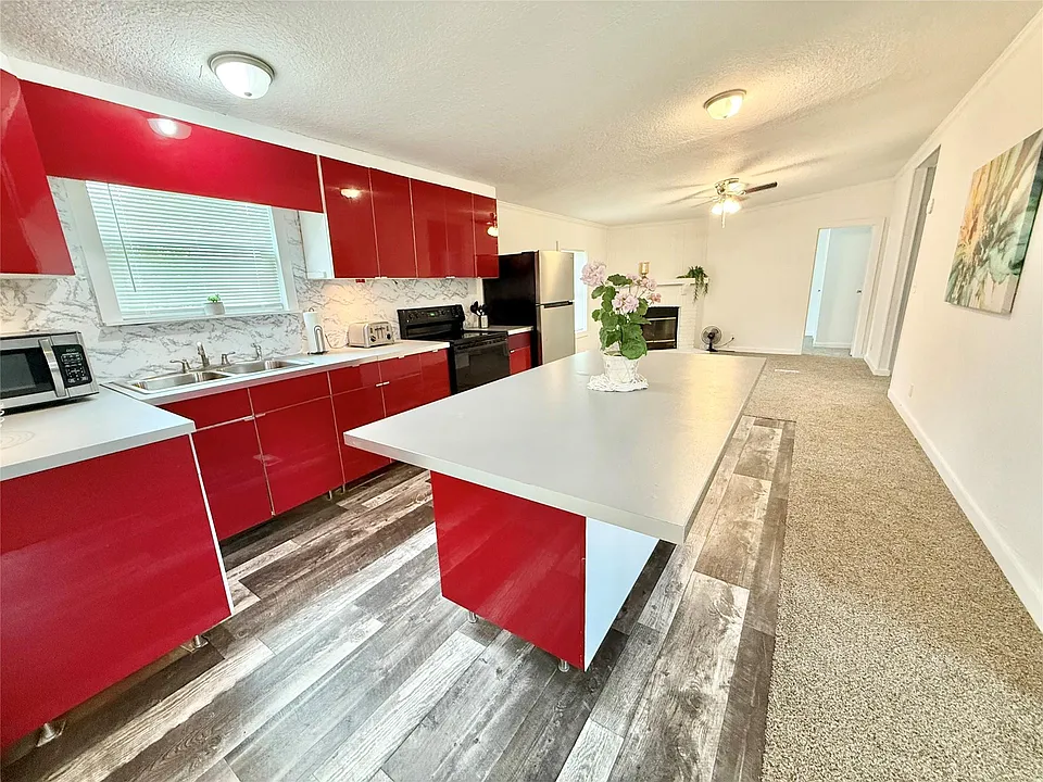 237 Linda Ln