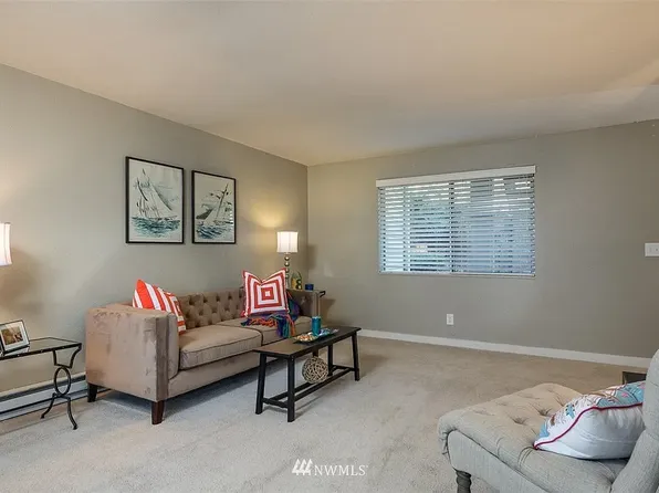 17112 NE 45th St APT 55, Redmond, WA 98052
