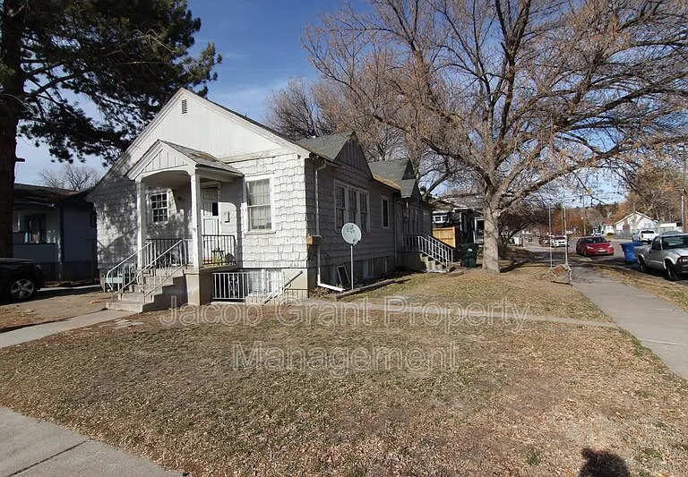 1110 E Lewis St #1/2 — Photo 1