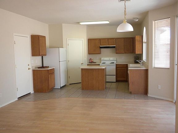 3rd image of 1024 E La Salle St