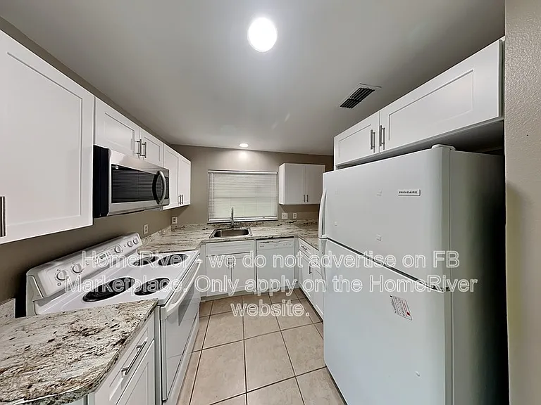 421 Hunter Cir — Photo 1