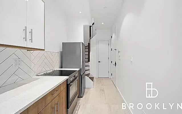 Rented by Reavis | media 25