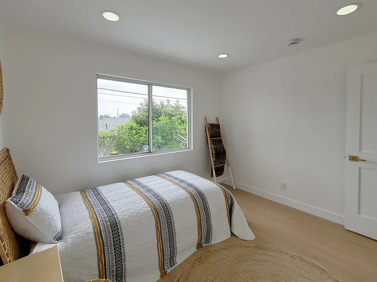 220 S Linhaven Cir — Photo 42