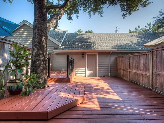 5th image of 4732 Collinwood Ave