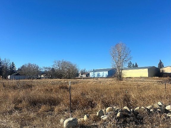 2nd image of Ooo Maple St