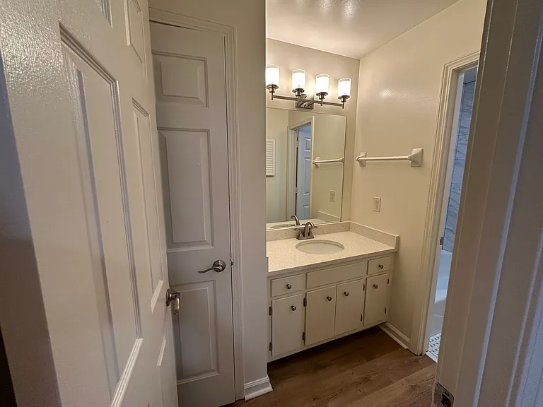 2905 Burch Ave #8 — Photo 34