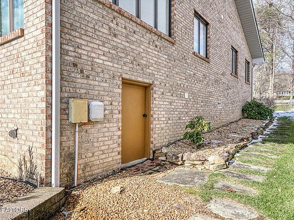 4th image of 107 Sugarbush Cir