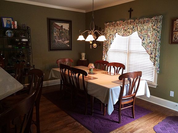 Large eat in kitchen area