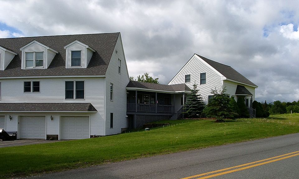 Street view of front of hous