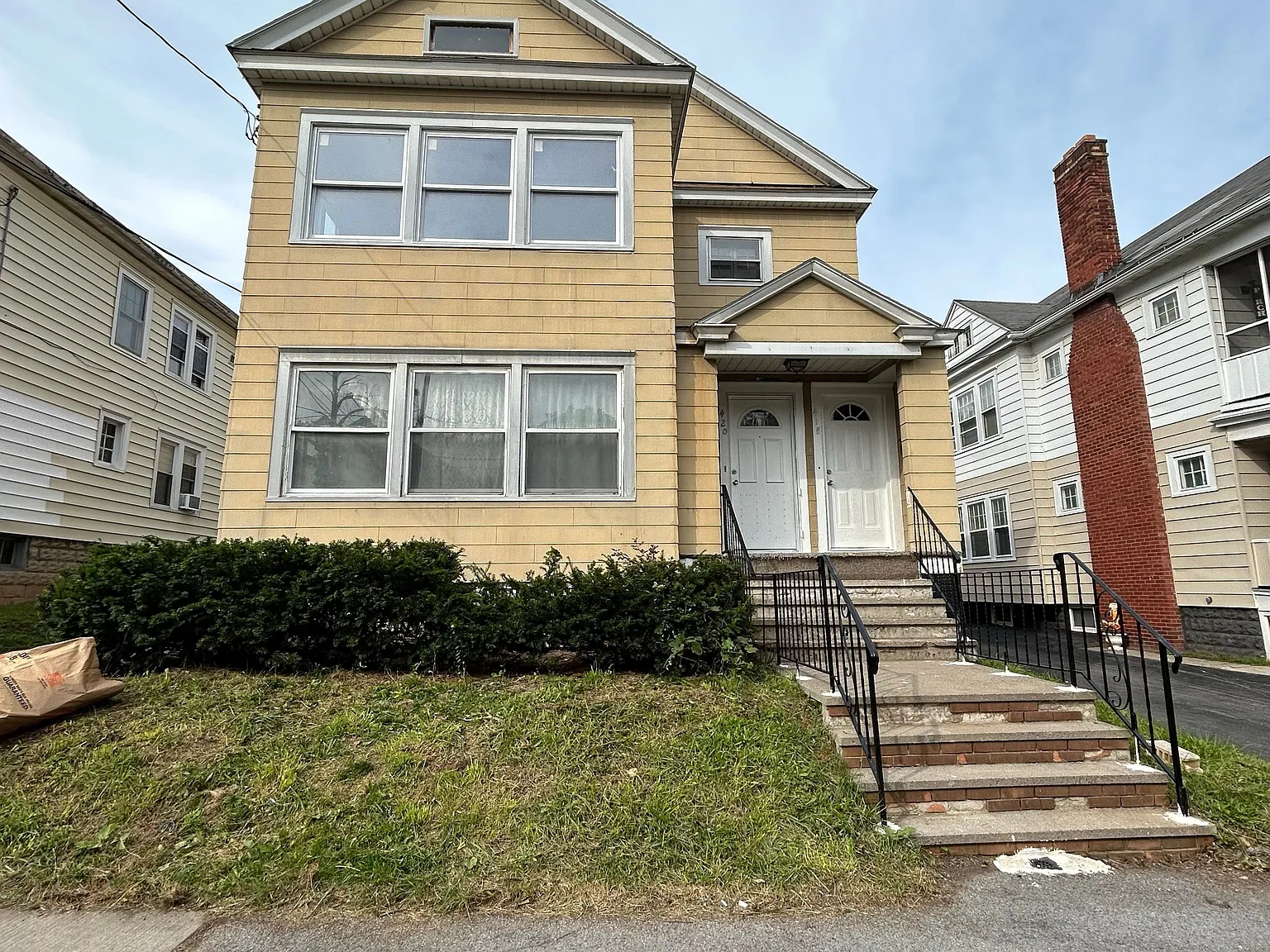 3 bed, $1,350 — Photo 1