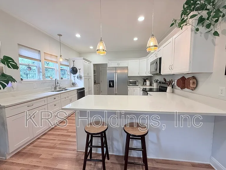 209 Moline St — Photo 8