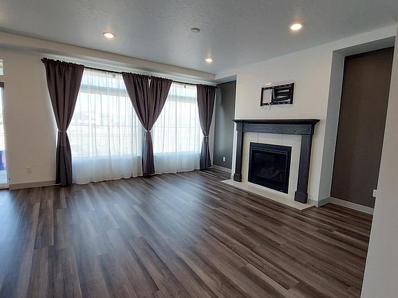 2nd image of 272 E Hayes Well Ln