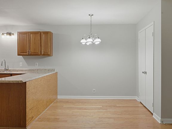 5th image of 815 Ashlawn Pl