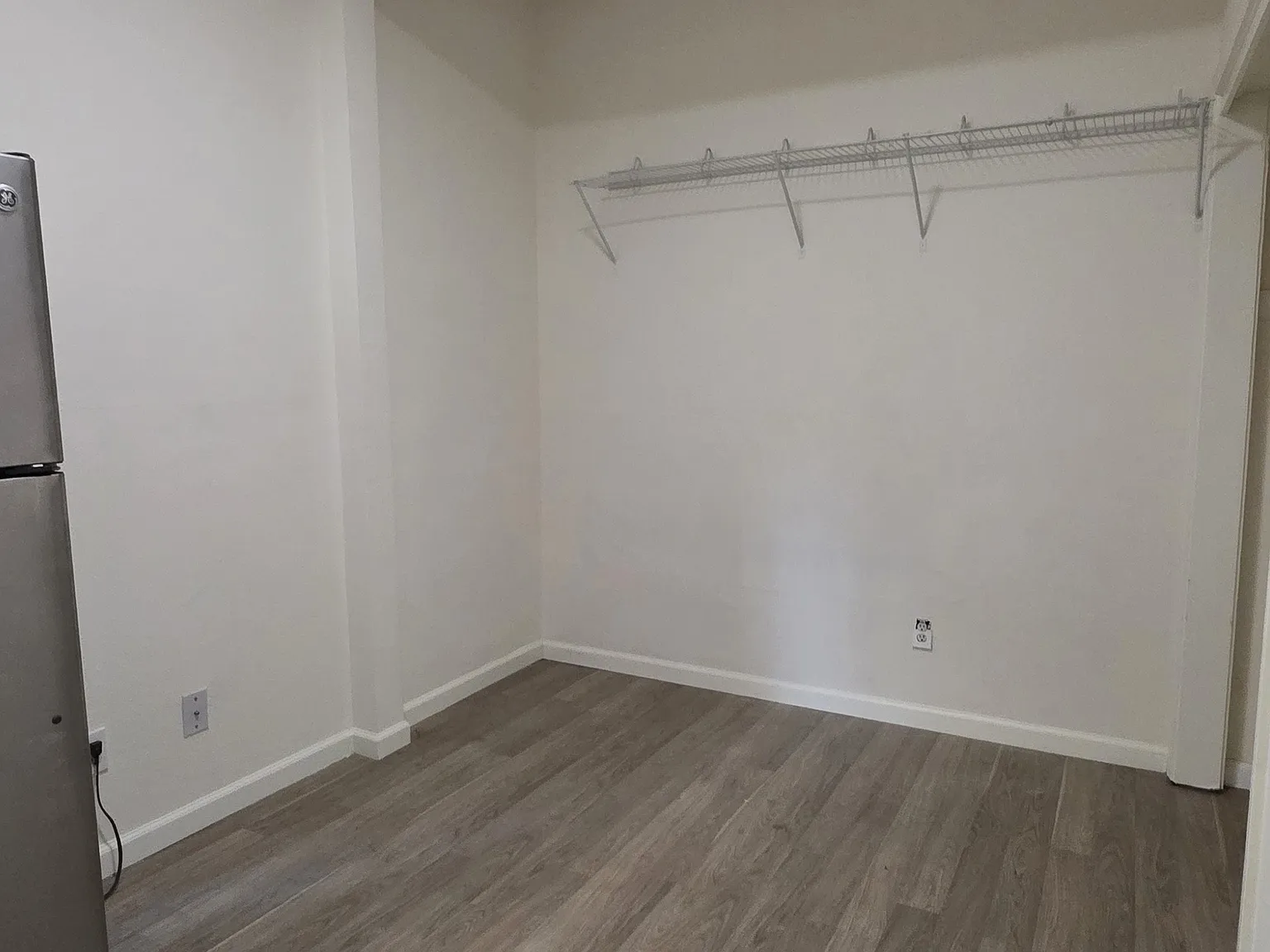 Studio, $1,000 — Photo 2