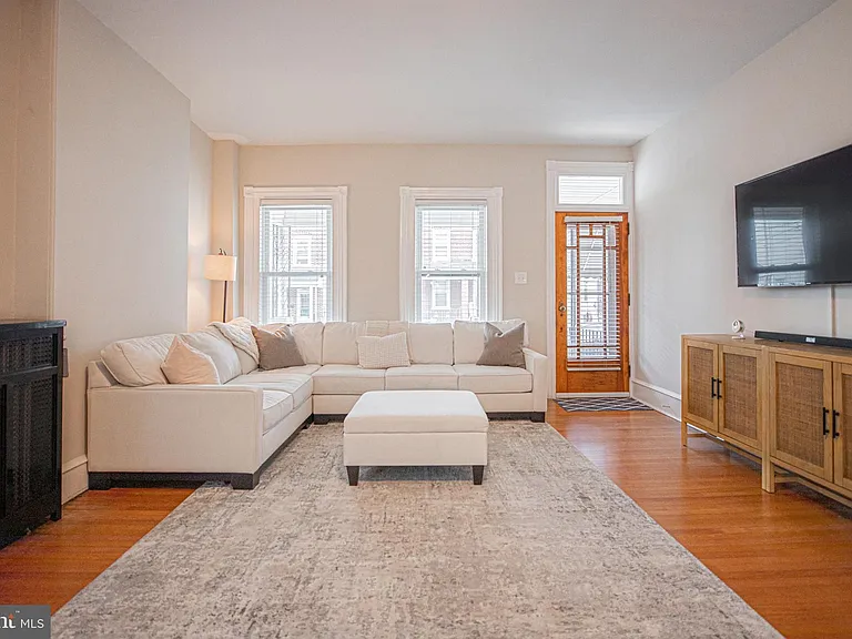 245 Hurst St — Photo 4